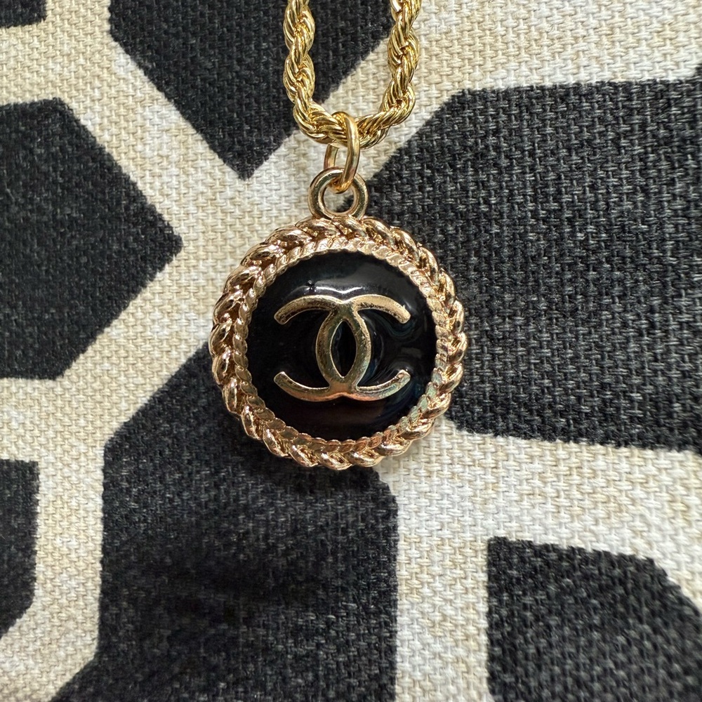 Chanel Black pendant Necklace 18in gold plated chain